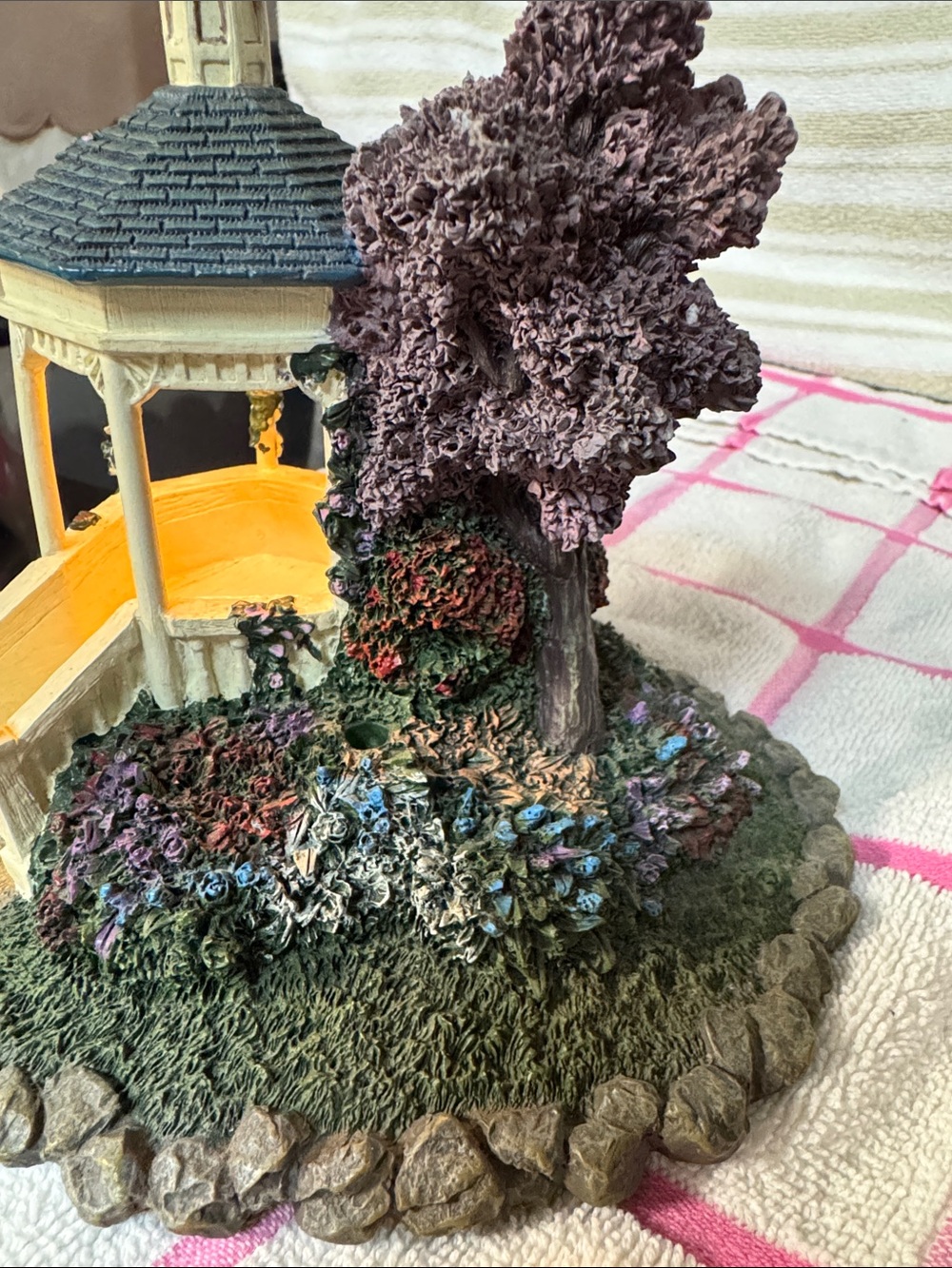 Illuminated Hawthorn Village Gazebo Garden Figurine Thomas Kinkade - Picture 3 of 12